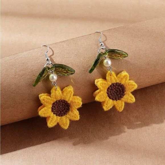 5/$25 SUNFLOWER 🌻 DANGLES - Picture 4 of 5